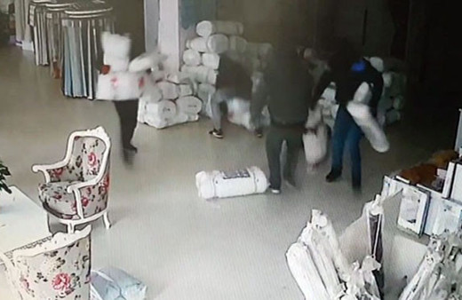 1 buçuk dakikada 25 bin liralık perdeyi böyle çaldılar