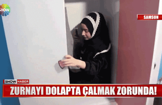 Komşuları rahatsız olmasın diye dolapta zurna çalan kız