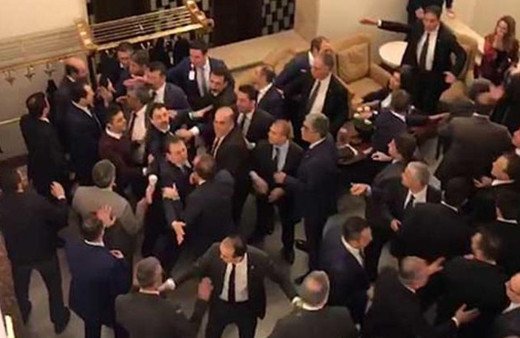 CHP'li ve MHP'li vekiller birbirine girdi! MHP'liler Musa Çam'ın üzerine yürüdü