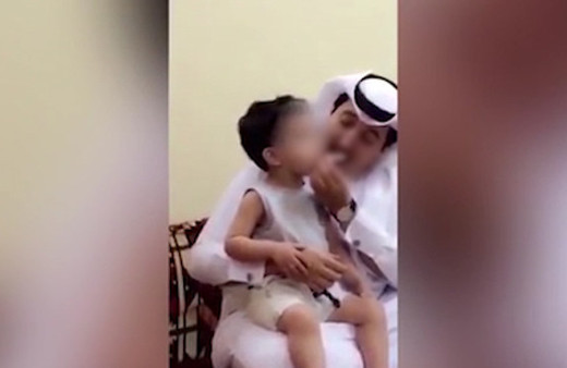 3 yaşındaki çocuğa sigara içiren adama büyük tepki