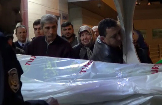 İran'da düşen jetin pilotu Melike Kuvvet'in cenazesini Konya'da annesi karşıladı