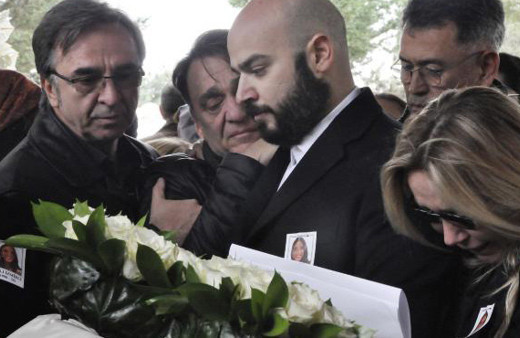 Uçak kazasında ölen Ayşe And ve Aslı İzmirli'nin cenaze töreni