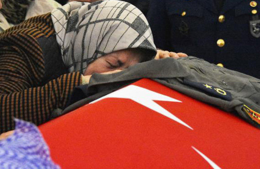 Pilot Melike Kuvvet giyemediği Binbaşı tulumu ile uğurlandı