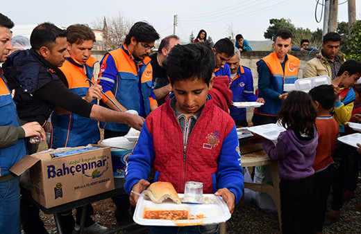 Mahmudiye'deki sivillere yardım eli