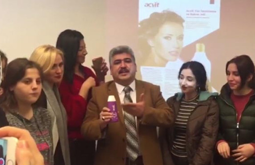 Cilt maskesini yedi! Bu kadar da olamaz diyeceksiniz