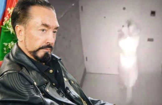 Çok konuşulacak görüntü! Kedicik, Adnan Oktar'ın yanından firar etti