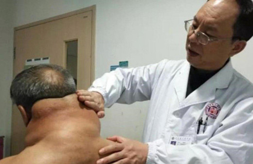 Çinli adam içecek yüzünden bu hale geldi! 