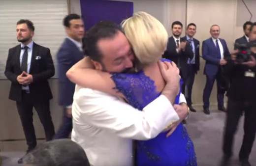 Muazzez Ersoy'dan Adnan Oktar'a yakın ilgi!