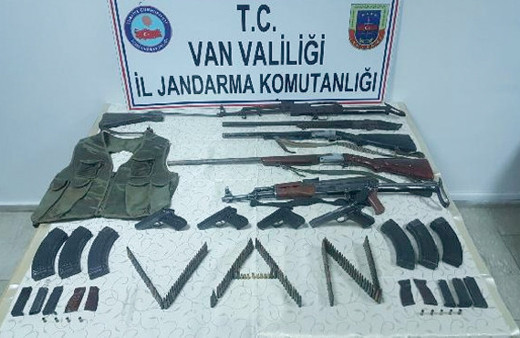 Van'da PKK için silah satan 2 kişiye gözaltı
