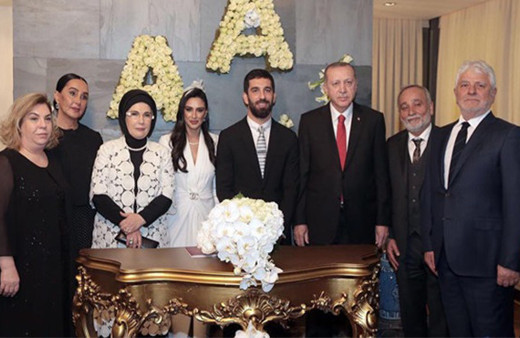 1 hafta önce evlendiler Arda Turan'dan şok 'Senin kafanı gözünü kırarım'