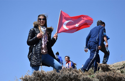 PKK'yı çıldırtan fotoğraflar: Türk bayraklarıyla yürüdüler!