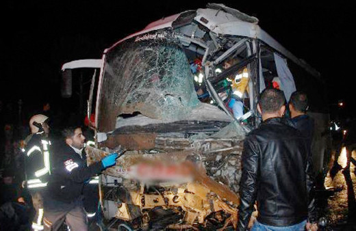 Manisa'da can pazarı! Beton mikseri çarptı