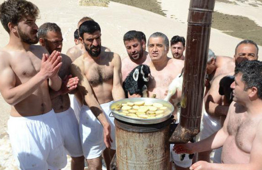 Ünlü türkücü Hakkari'de dağa çıktı kanayan yaraya parmak bastı!