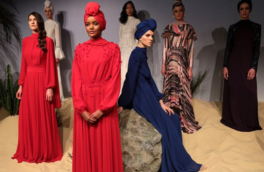 Tesettürlü model defilenin ilgi odağı oldu!
