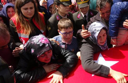 Şehidin eşi yürekleri dağladı: Çocuklarımla tek başıma bıraktın