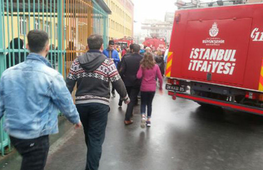 Zeytinburnu'da okulda korkutan yangın! Veliler fenalık geçirdi