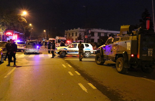 Beşiktaş'ta gece kulübü önünde silahlı çatışma ölü ve yaralılar var