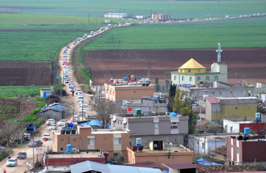 Reyhanlı'da aşiret 300 araçlık konvoyla sıfır noktasında
