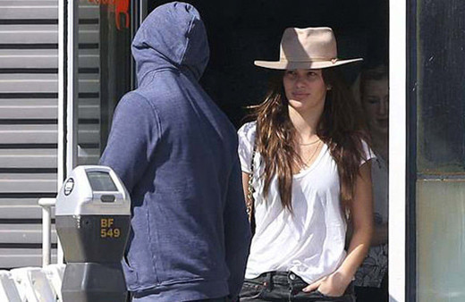 23 yaş model sevgilisiyle yakalandı!