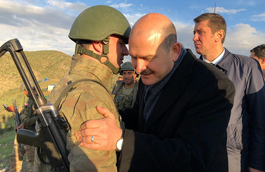 Bakan Soylu hain saldırının gerçekleştiği yerde incelemelerde bulundu!