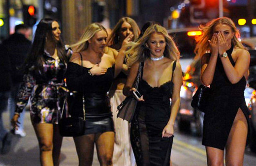 Eğlencenin dozu kaçtı fena dağıttılar! İşte skandal kareler