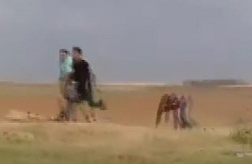 İsrail askerlerinin silahsız bir Filistinliye infazı kameraya yakalandı