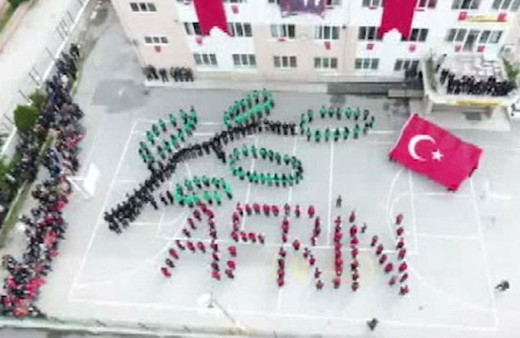 Öğrencilerden tüyleri diken diken eden 'Zeytin dalı' videosu