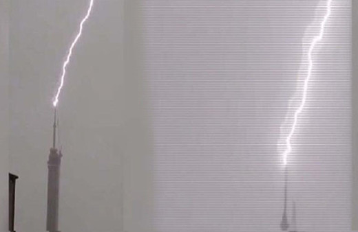 Çamlıca'daki yeni TV kulesine yıldırımın düşme anı