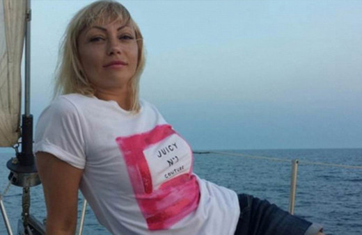 Rus öğretmen öğrencisiyle ilişkiye girerken basıldı!