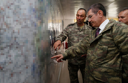 Milli Savunma Bakanı Canikli sınır hattında