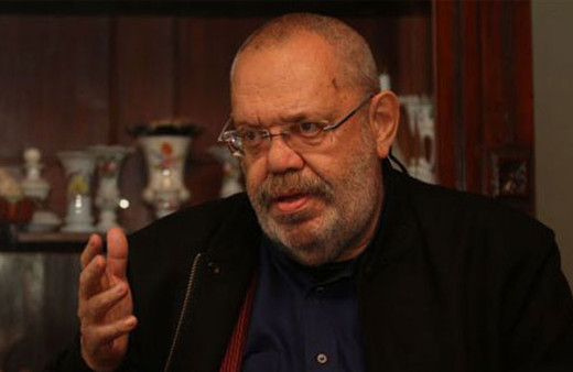 Rana Cabbar kimdir nereli? Usta oyuncu antika saat dekorasyonu yapıyor