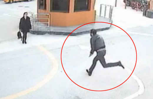 Babasını öldürmeye koşa koşa gitti! İzleyen şok oluyor