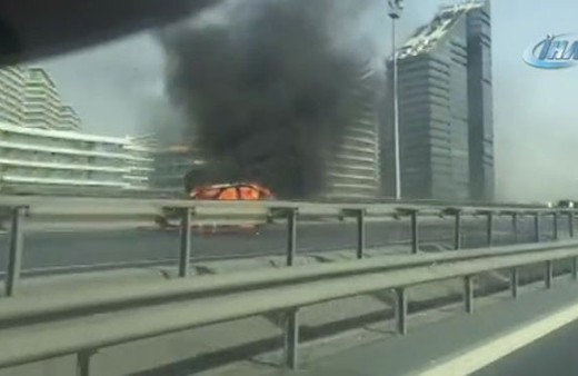 TEM'de seyir halindeki otomobil alev alev yandı