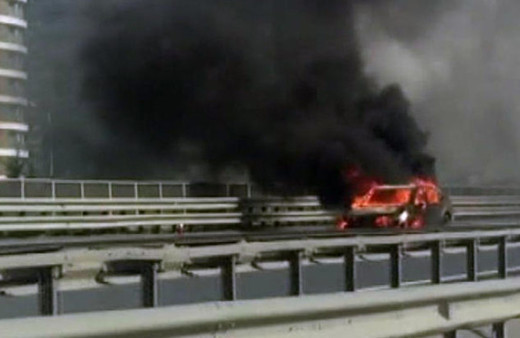 TEM'de seyir halindeki otomobil alev alev yandı