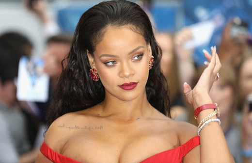 Rihanna'dan iç çamaşır koleksiyonu