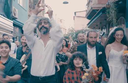 Eteği Belinde şarkısı çalıntı mı? Manuş baba açıkladı