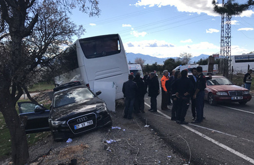 Öğrencileri taşıyan otobüsün freni patladı: 20 yaralı