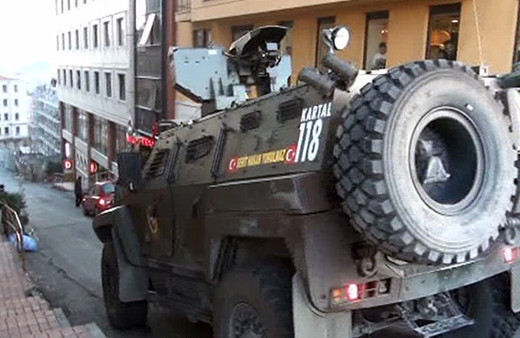 Taksim'de silahlı çatışma: Yaralılar var!