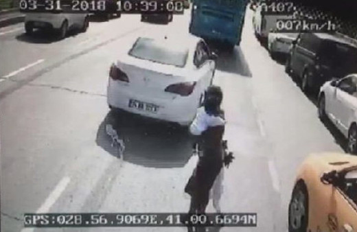 Kan donduran olay! Çocuklarını yolun ortasına bırakıp kaçtı