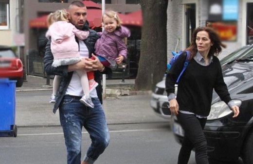 Burak Yılmaz prensesleriyle gezmede