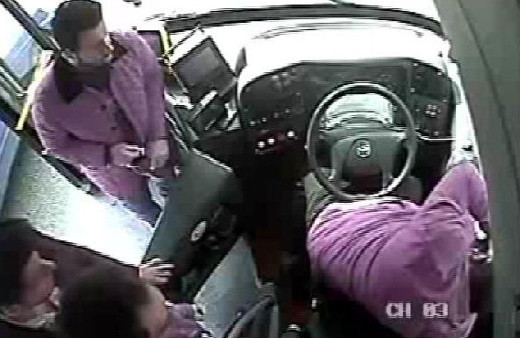 İstanbul'da dehşet! Yolcu silah çekti otobüs kontrolden çıktı