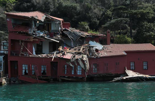 Yalıya çarpan gemi ile ilgili flaş karar !