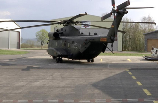 Askeri helikopter kuleye çarptı: Ölü ve yaralılar var!