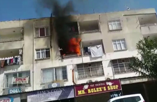 Ev yangınında faciadan dönüldü