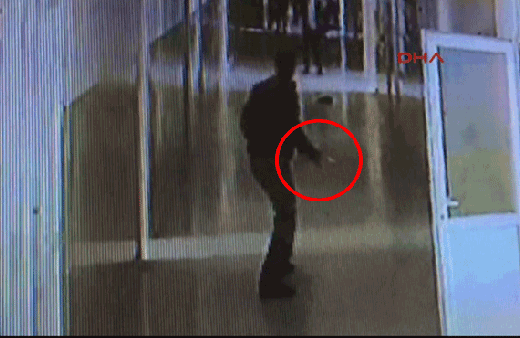 Polisin ilkokulda dehşet saçtığı anlar kamerada! 