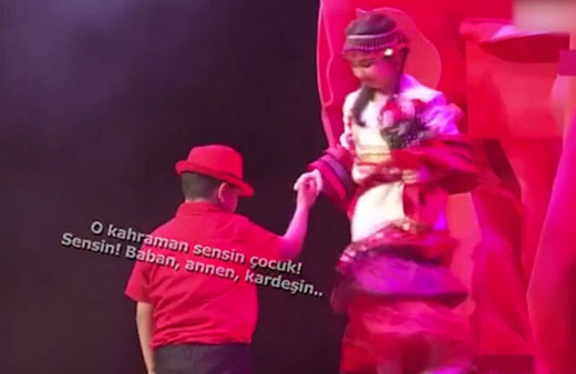 Büyük Roman Buluşmasına damga vuran gösteri! Salon ayağa kalktı