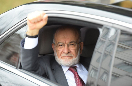 Karamollaoğlu aforizmalarıyla fenomenlik yolunda...