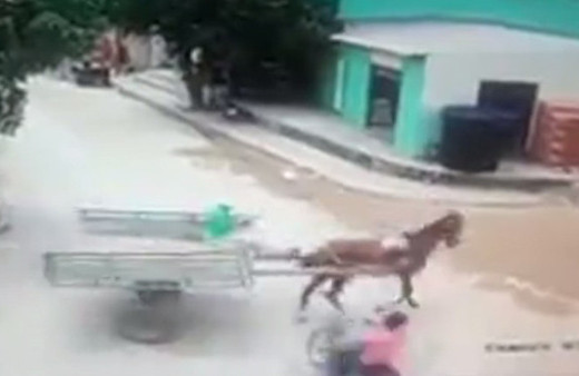 Motosiklet at arabasına çarptı: 1 ölü