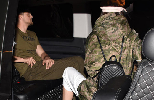 Aşıklar panikledi! Kameraları görünce kaçtılar