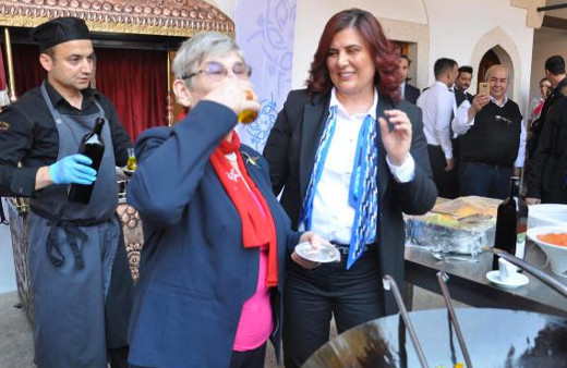 Canan Karatay 'ana sütü gibi' deyip kafasına dikti